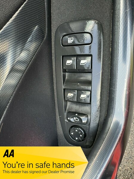 Used Peugeot 2008 2015 for sale - 76133083: Photo 14