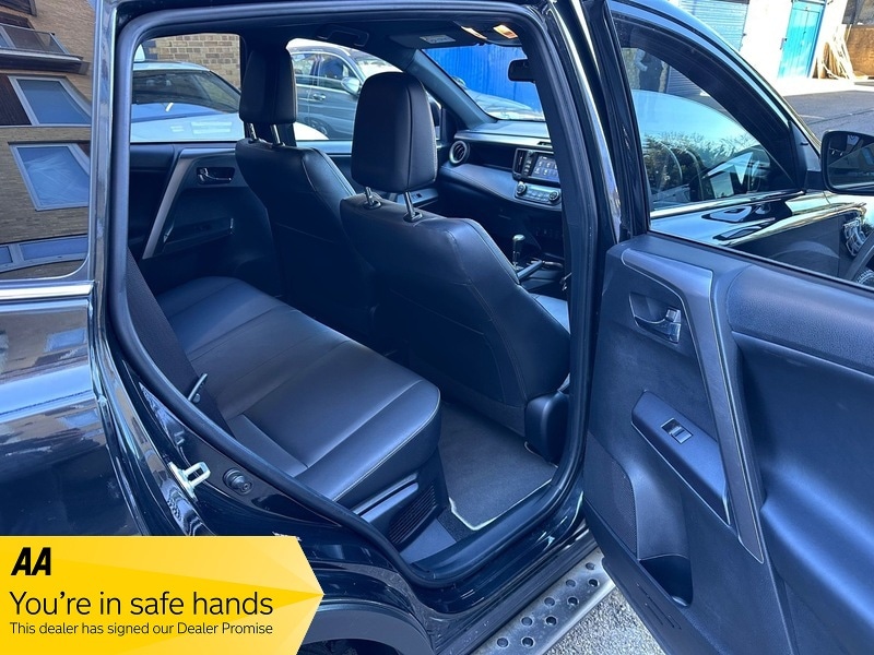 Used Toyota RAV4 2017 for sale - 77976857: Photo 10