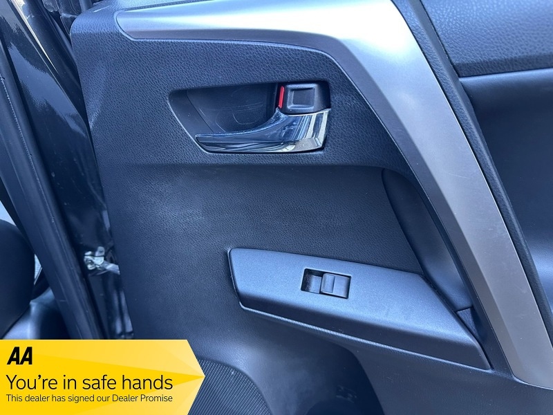 Used Toyota RAV4 2017 for sale - 77976857: Photo 32