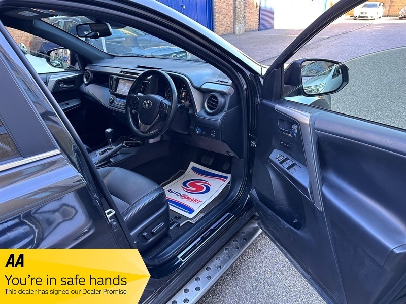 Used Toyota RAV4 2017 for sale - 77976857: Photo 4