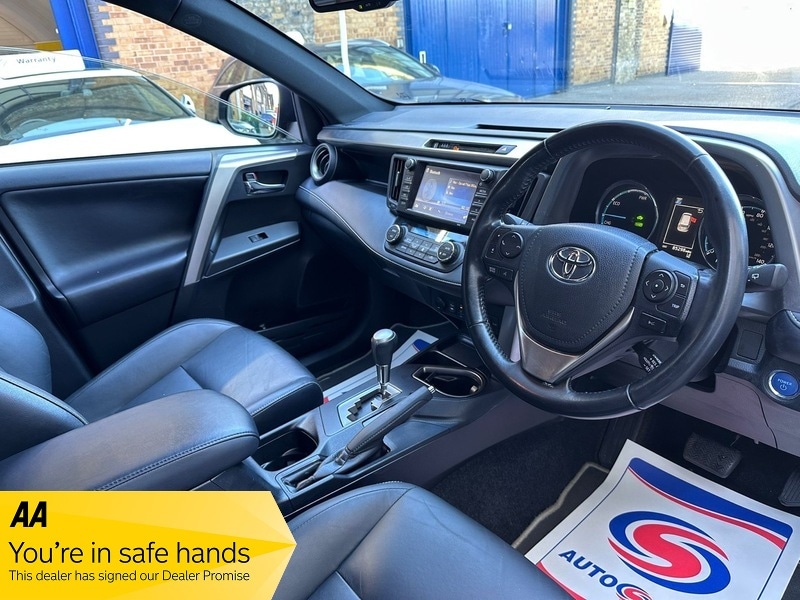 Used Toyota RAV4 2017 for sale - 77976857: Photo 5