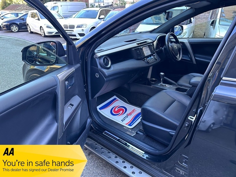 Used Toyota RAV4 2017 for sale - 77976857: Photo 6