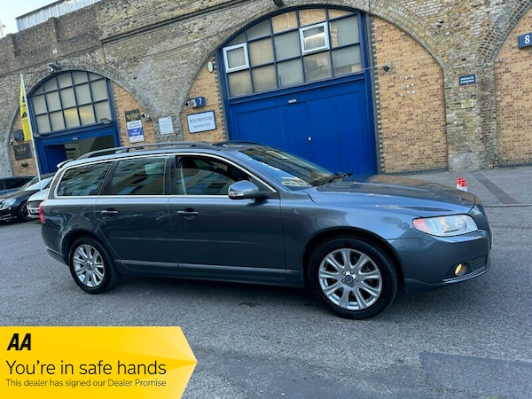 Used Volvo V70 2009 for sale - 74332897: Photo 2