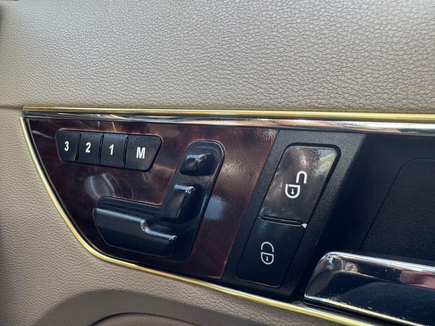 Used Mercedes-Benz E Class 2010 for sale - 76496924: Photo 17