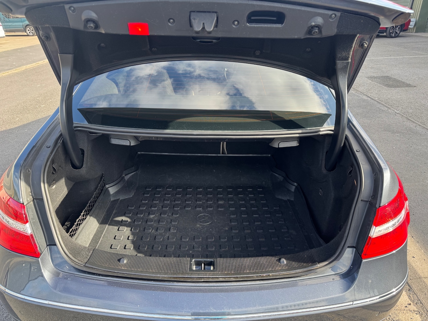 Used Mercedes-Benz E Class 2010 for sale - 76496924: Photo 21