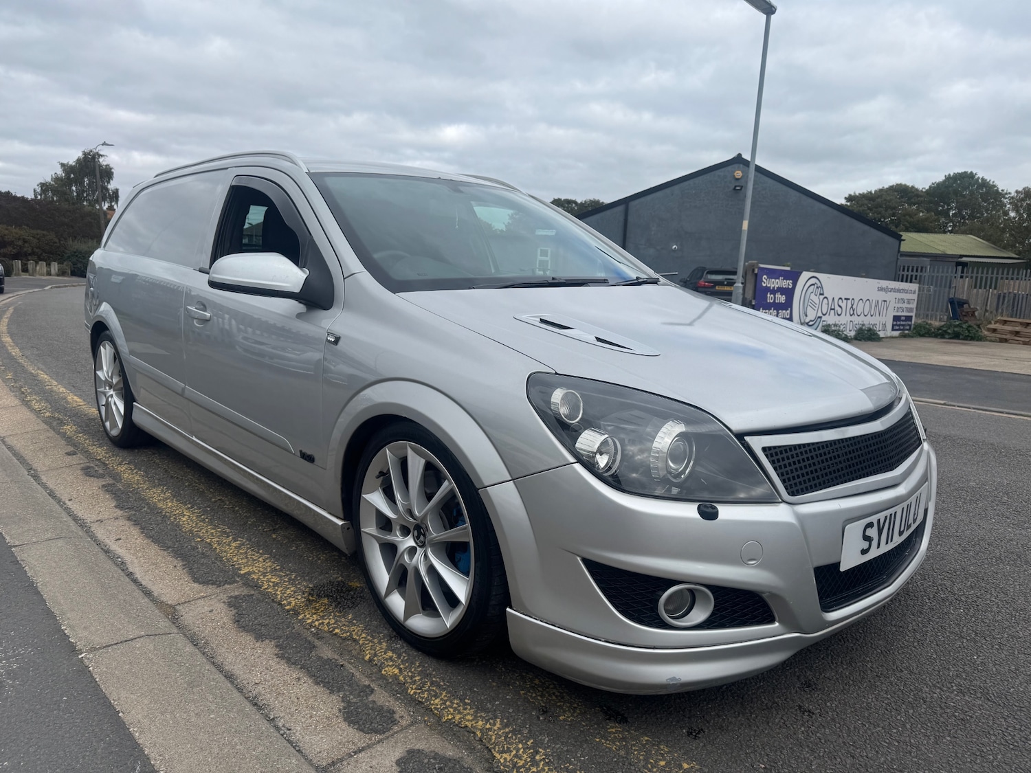 Used Vauxhall Astra Van 2011 for sale - 76207383: Photo 2