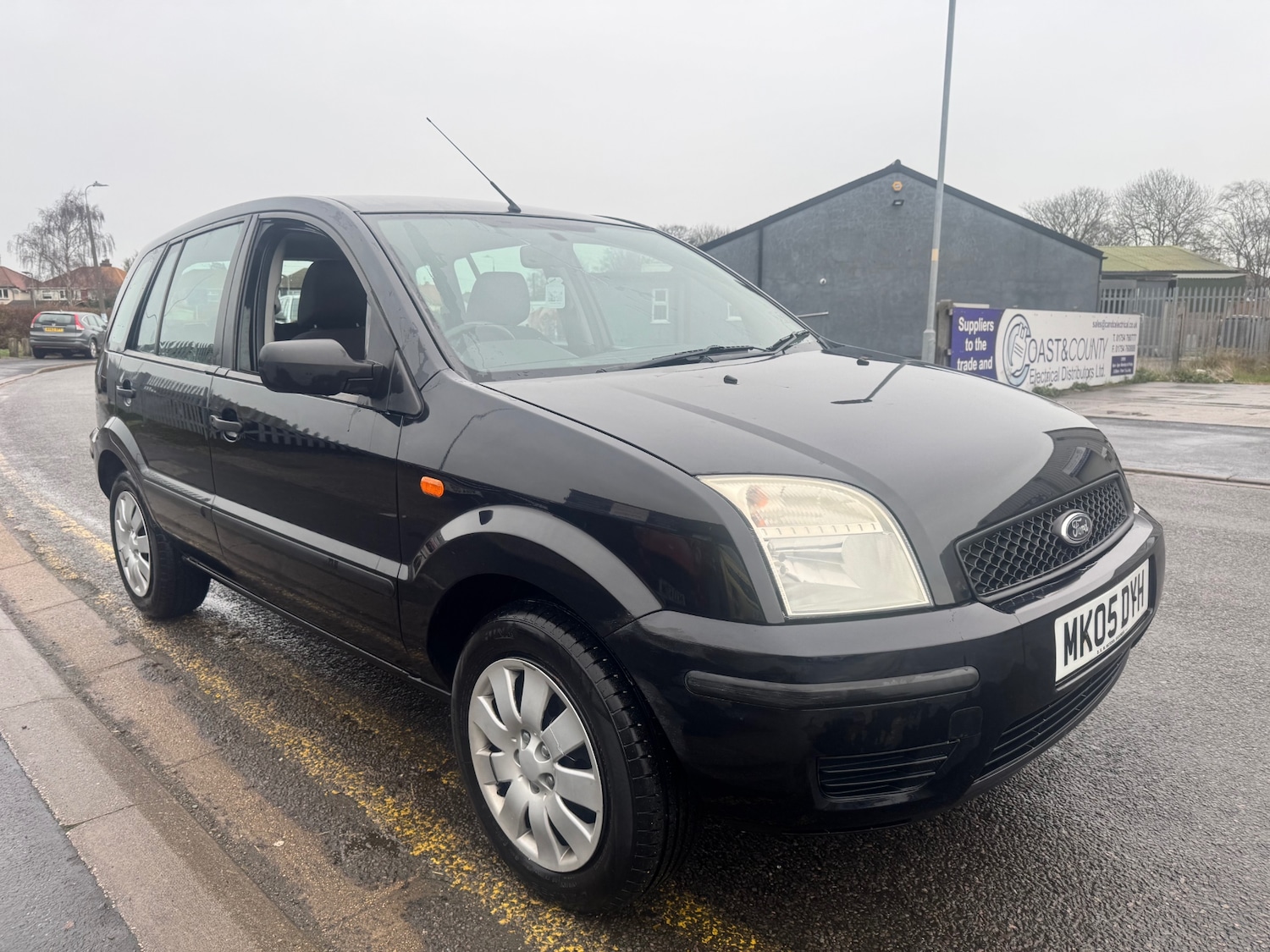 Used Ford Fusion 2005 for sale - 77168345: Photo 2