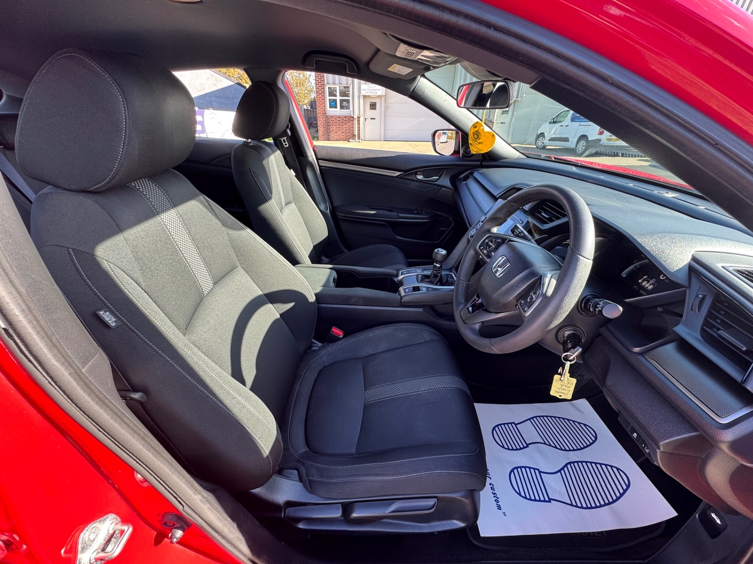 Used Honda Civic 2019 for sale - 76365001: Photo 9