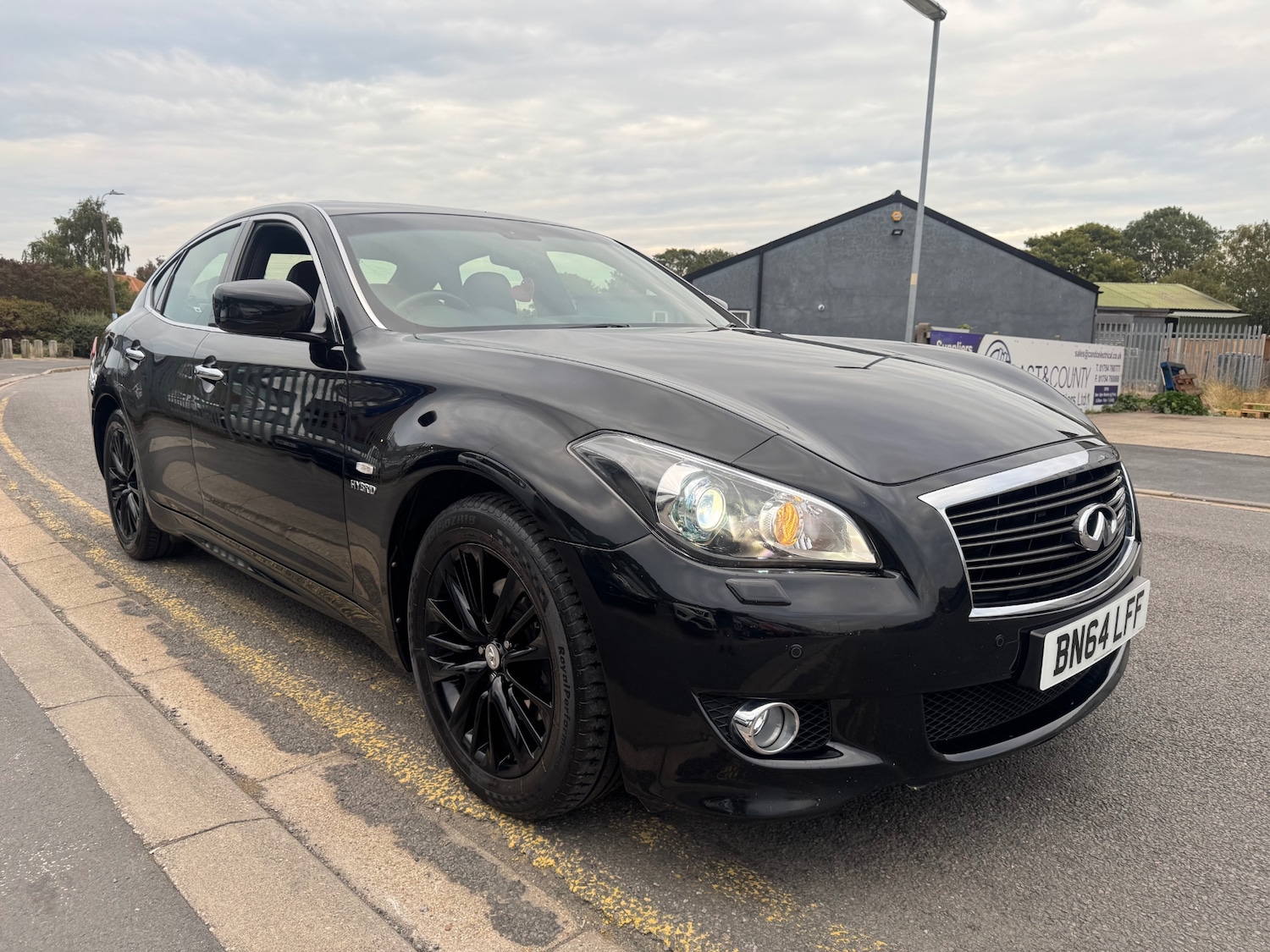 Used Infiniti Q70 2015 for sale - 76148512: Photo 2