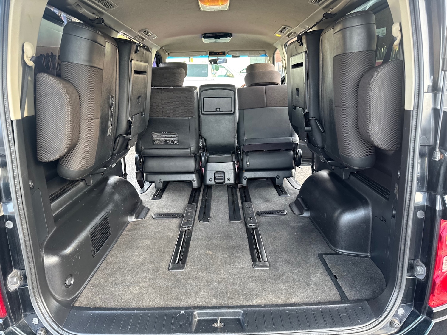 Used Nissan Elgrand 2020 for sale - 77363780: Photo 17