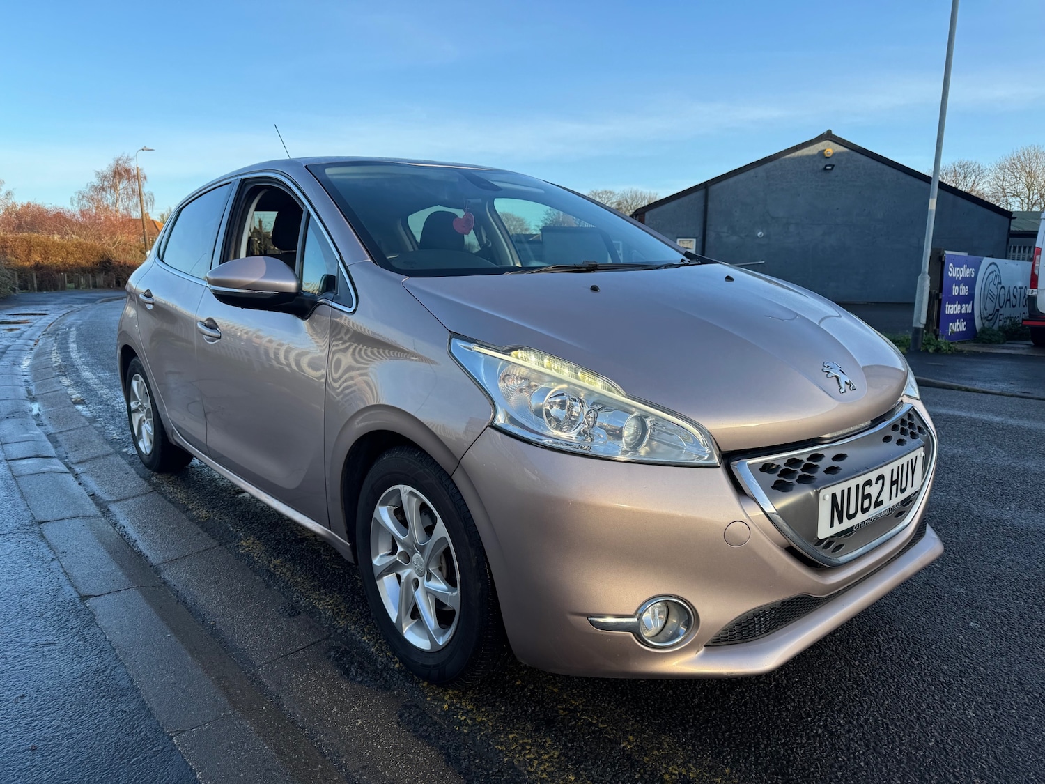 Used Peugeot 208 2012 for sale - 76818045: Photo 2