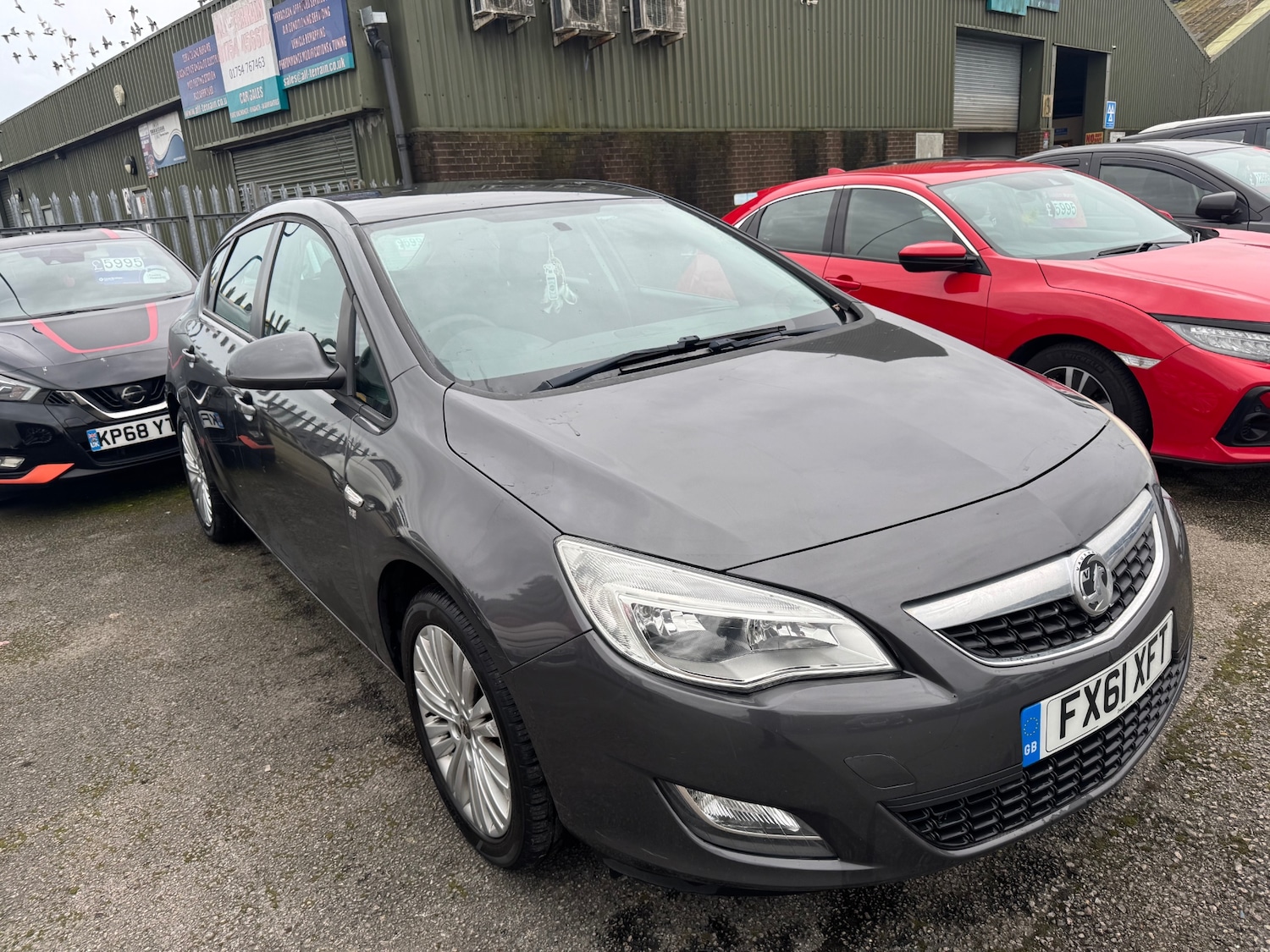 Used Vauxhall Astra 2011 for sale - 77678753: Photo 2