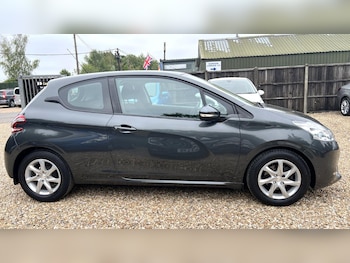 Used Peugeot 208 2014 for sale - 75608210: Photo