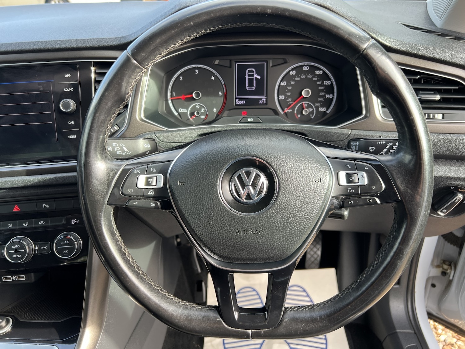 Used Volkswagen T-Roc 2018 for sale - 76407613: Photo 29