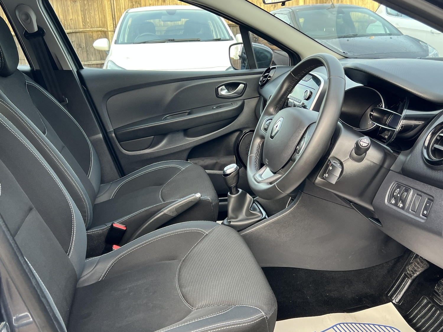 Used Renault Clio 2025 for sale - 77089763: Photo 12