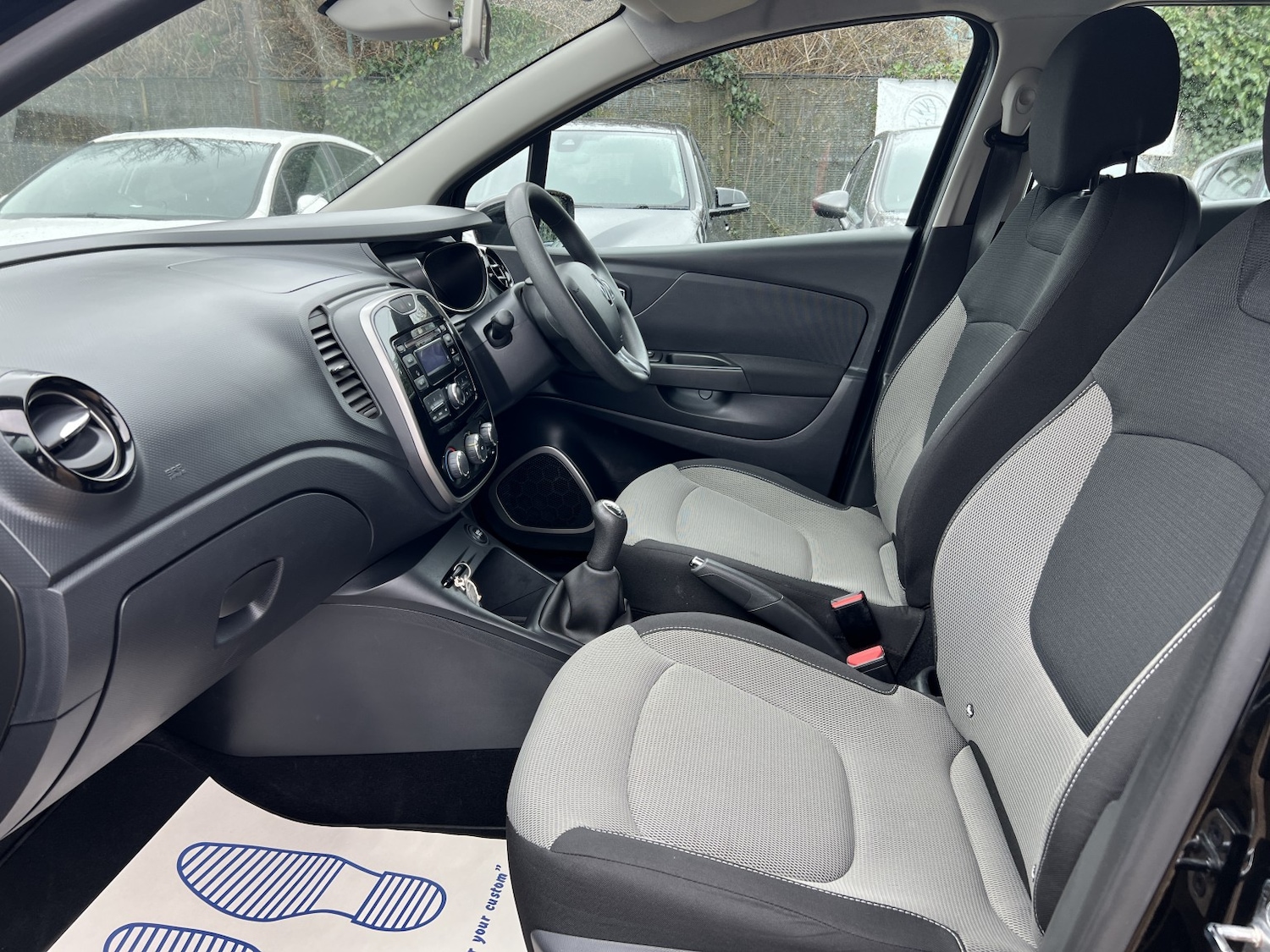 Used Renault Captur 2014 for sale - 77632476: Photo 2