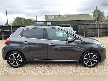Used Peugeot 208 2018 for sale - 75779415: Photo