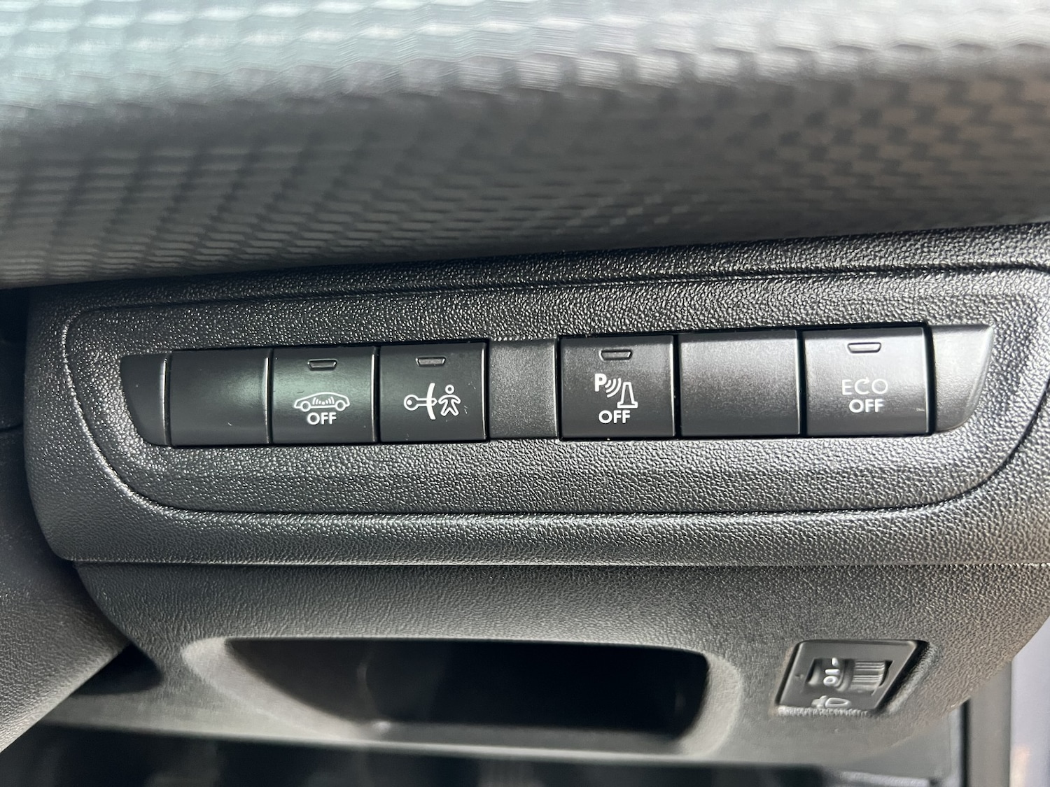 Used Peugeot 2008 2018 for sale - 76837064: Photo 30