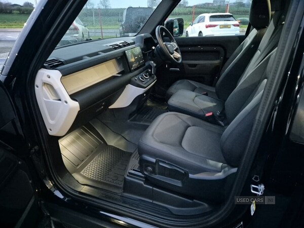 Used Land Rover Defender 2025 for sale - 76500388: Photo 23