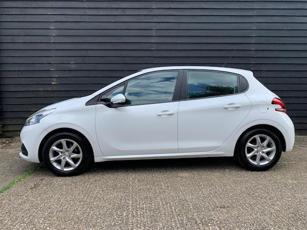 Used Peugeot 208 2017 for sale - 75406458: Photo 3