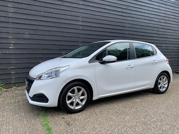 Used Peugeot 208 2017 for sale - 75406458: Photo
