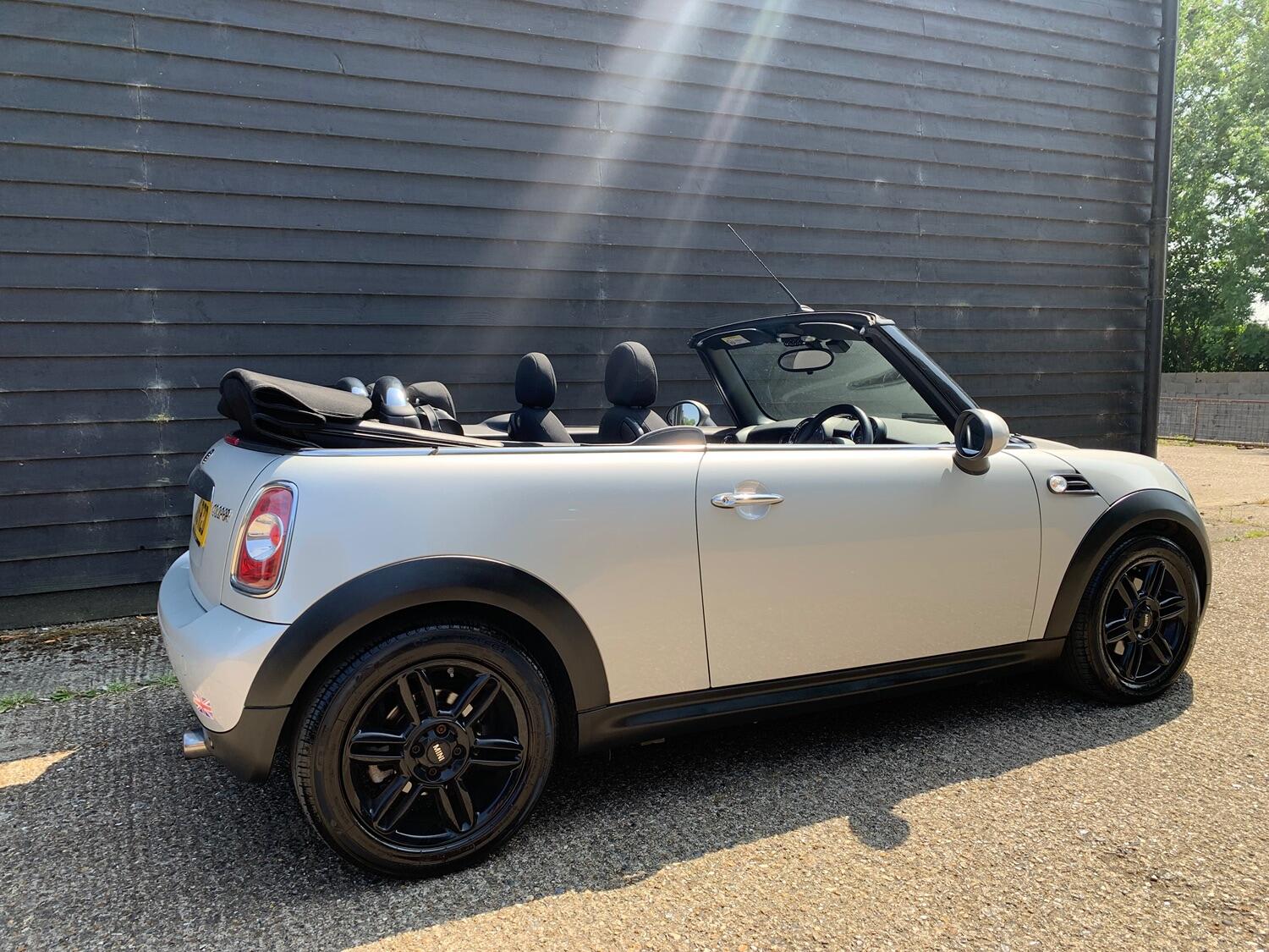 Used MINI Convertible 2015 for sale - 76793621: Photo 2