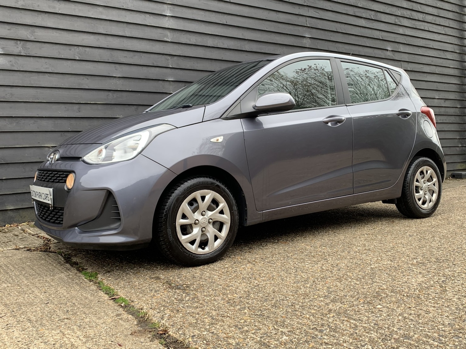Used Hyundai i10 2018 for sale - 76246147: Photo 2