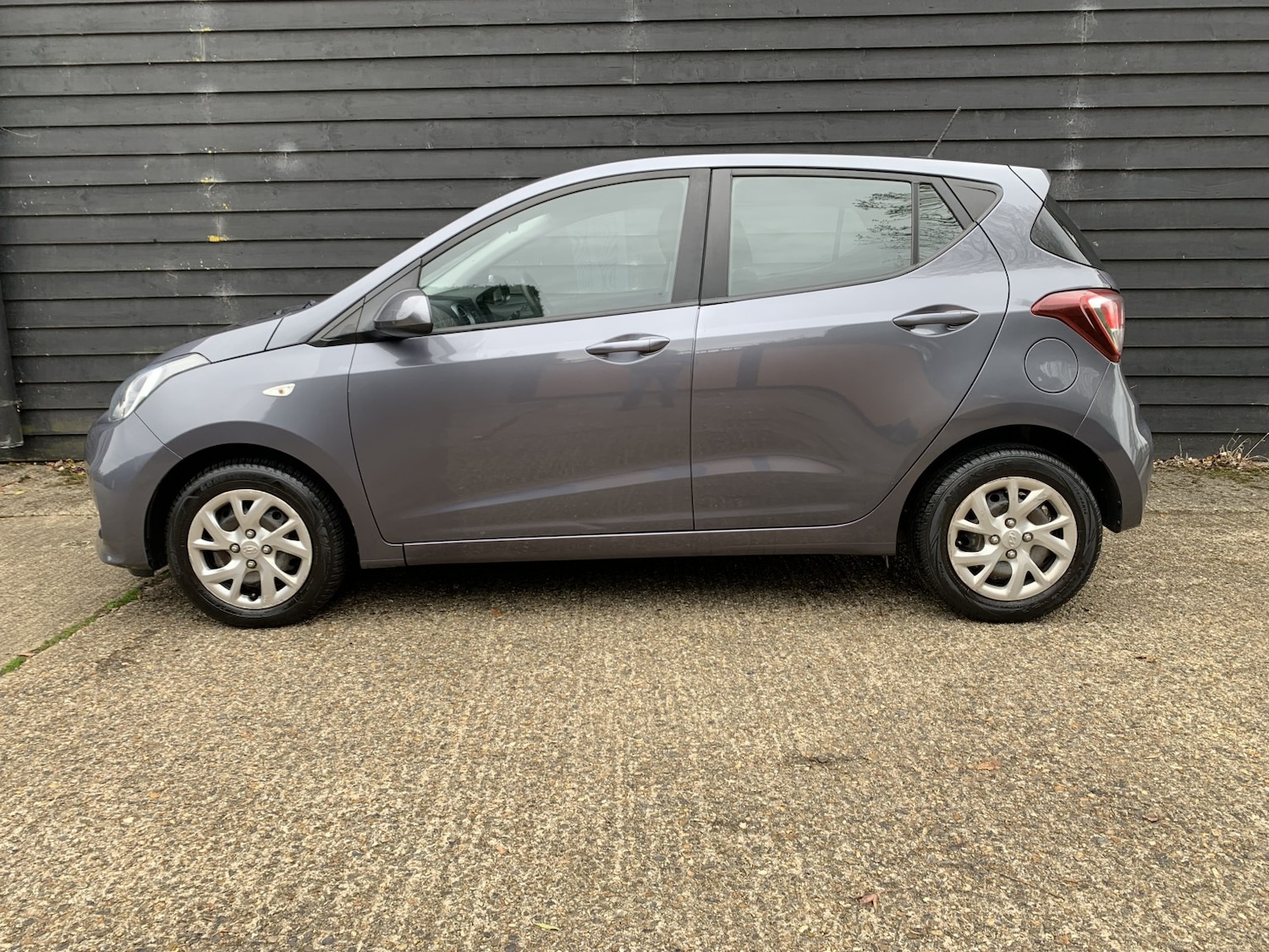 Used Hyundai i10 2018 for sale - 76246147: Photo 4
