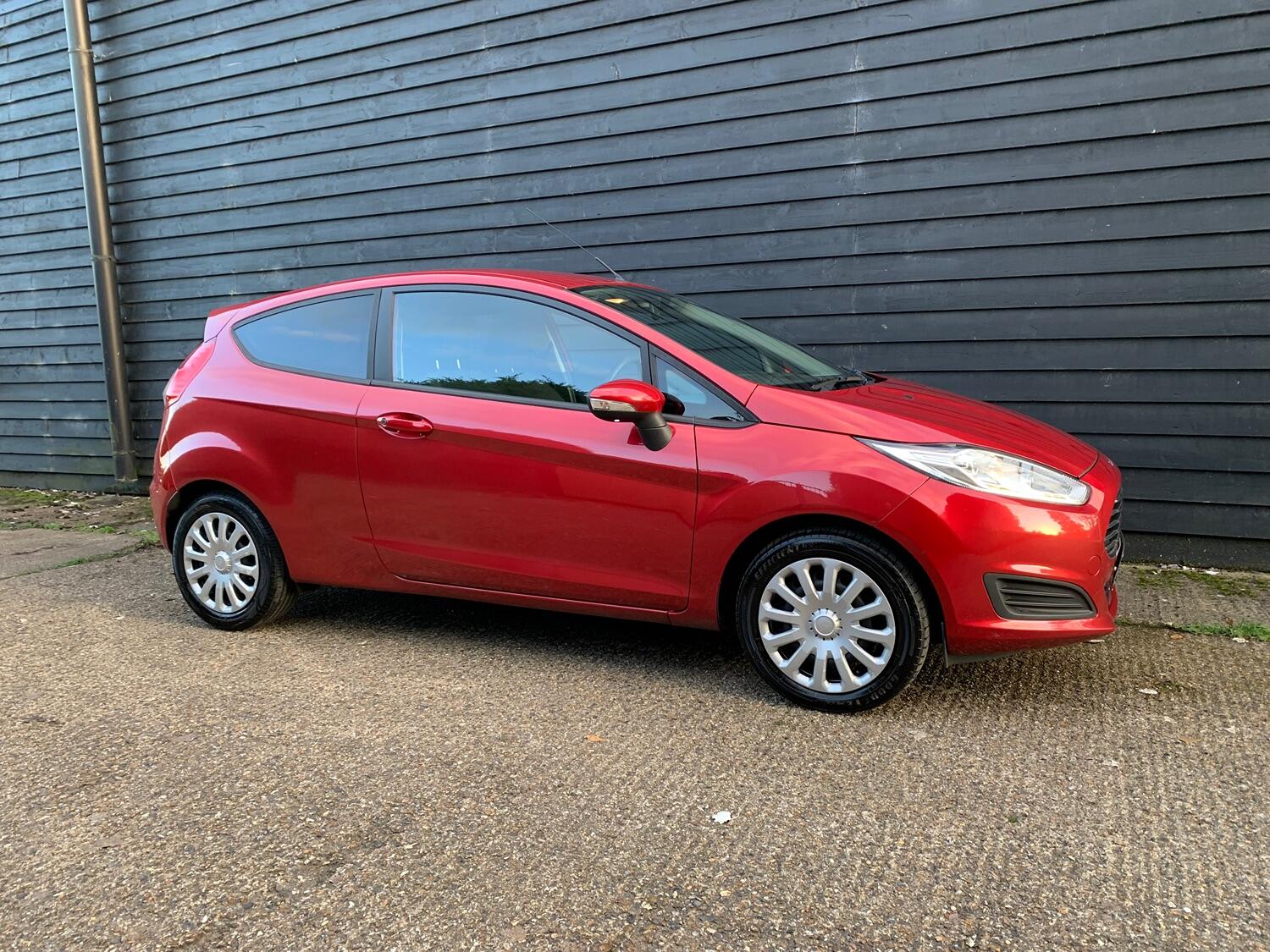 Used Ford Fiesta 2015 for sale - 76547874: Photo 2