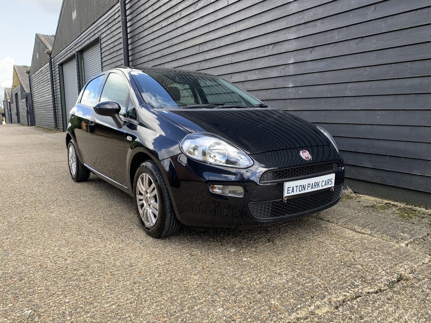 Used Fiat Punto 2017 for sale - 77906474: Photo 3