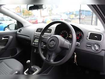 Used Volkswagen Polo 2010 for sale - 76488641: Photo