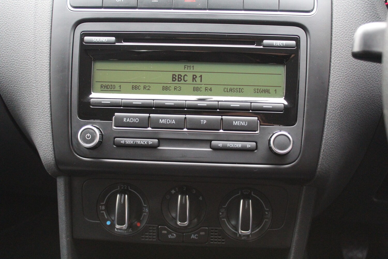 Used Volkswagen Polo 2010 for sale - 77207531: Photo 8