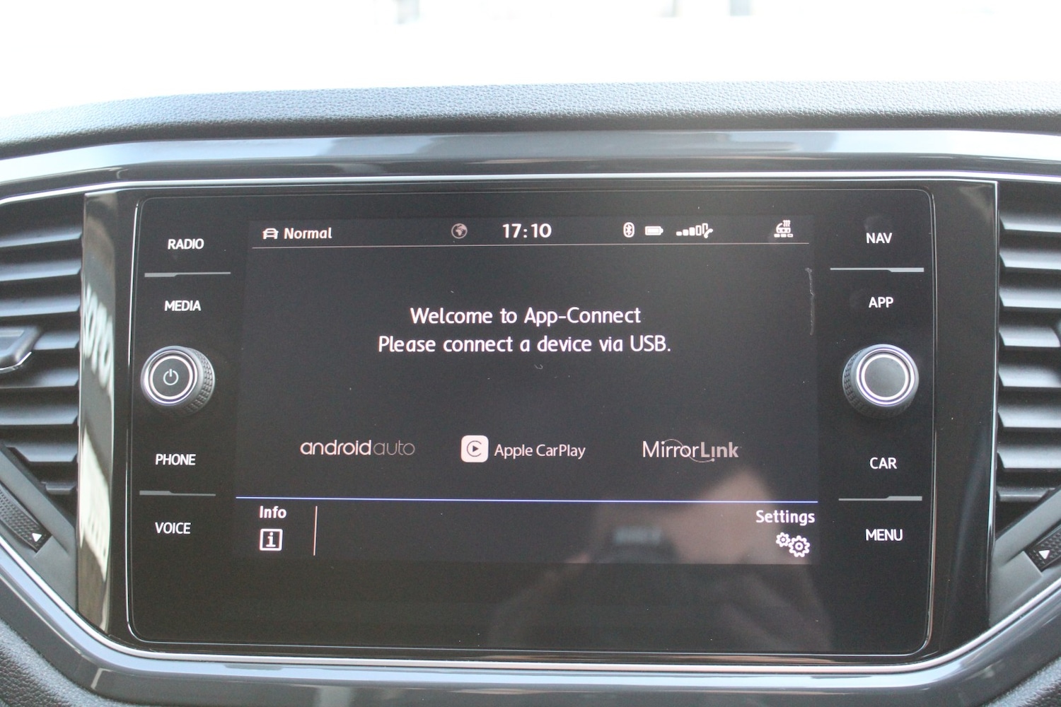 Used Volkswagen T-Roc 2019 for sale - 77535945: Photo 24