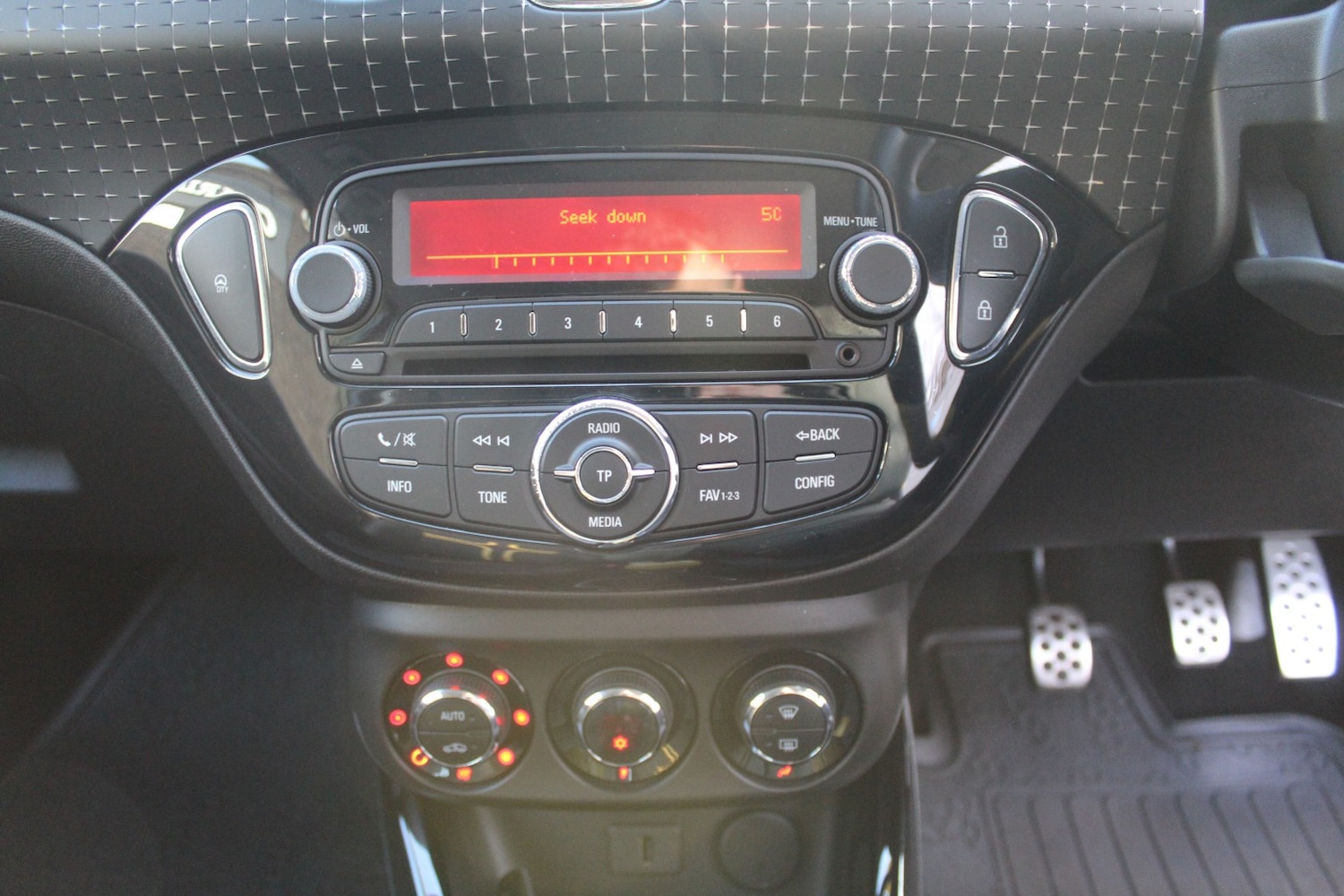 Used Vauxhall ADAM 2016 for sale - 77167820: Photo 16