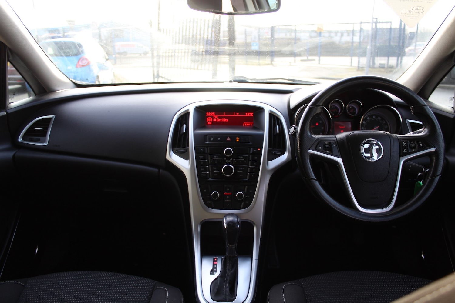 Used Vauxhall Astra 2011 for sale - 77167796: Photo 2
