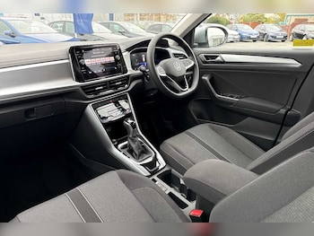 Used Volkswagen T-Roc 2025 for sale - 76285459: Photo