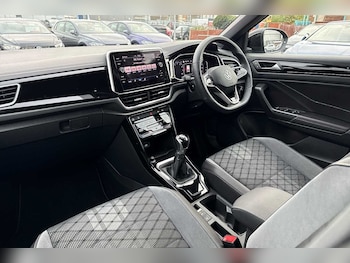 Used Volkswagen T-Roc 2023 for sale - 76123903: Photo 2