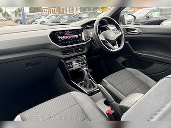 Used Volkswagen T-Cross 2023 for sale - 75966443: Photo 2