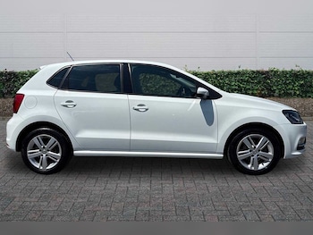 Used Volkswagen Polo 2017 for sale - 79013950: Photo