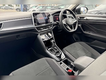Used Volkswagen T-Roc 2023 for sale - 75966488: Photo 2