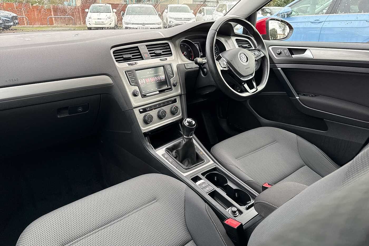 Used Volkswagen Golf 2016 for sale - 76692733: Photo 2