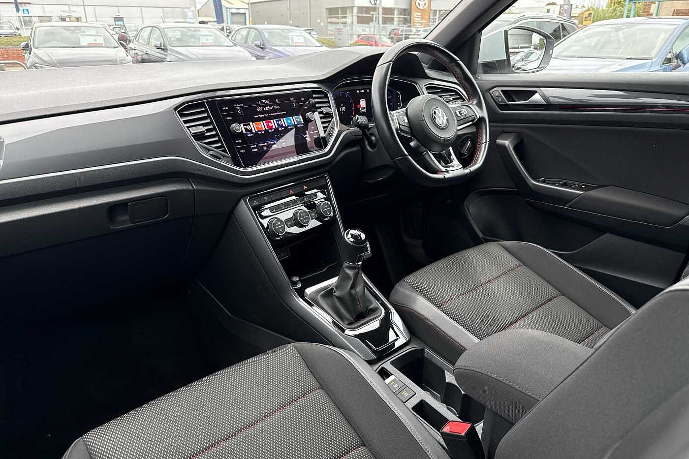 Used Volkswagen T-Roc 2022 for sale - 76400314: Photo 2