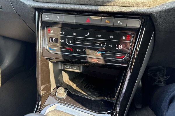 Used Volkswagen T-Roc 2025 for sale - 74535700: Photo 14