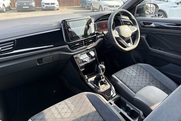 Used Volkswagen T-Roc 2025 for sale - 74535700: Photo 2