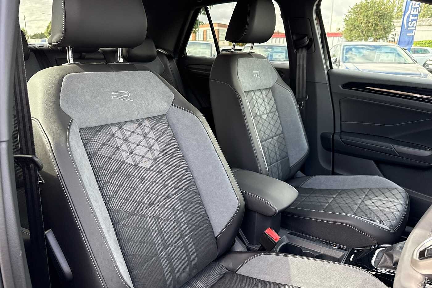 Used Volkswagen T-Roc 2025 for sale - 75450956: Photo 13