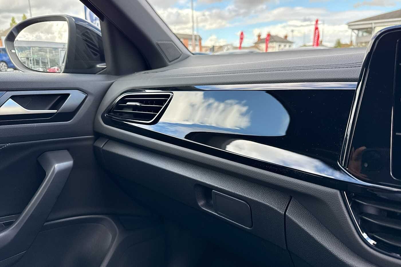 Used Volkswagen T-Roc 2025 for sale - 75450956: Photo 19