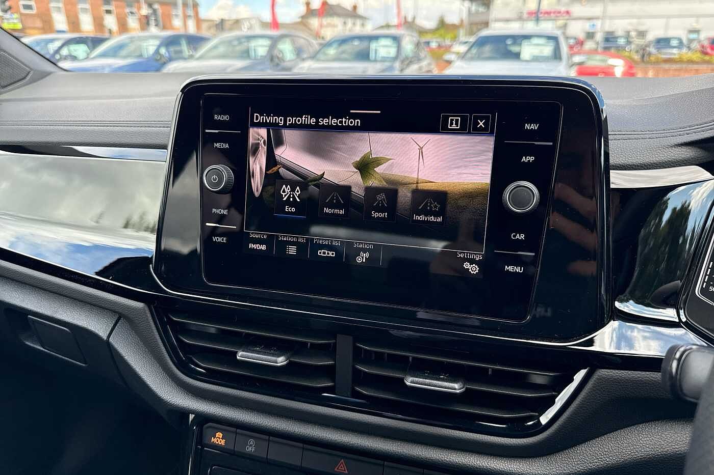 Used Volkswagen T-Roc 2025 for sale - 75450956: Photo 25