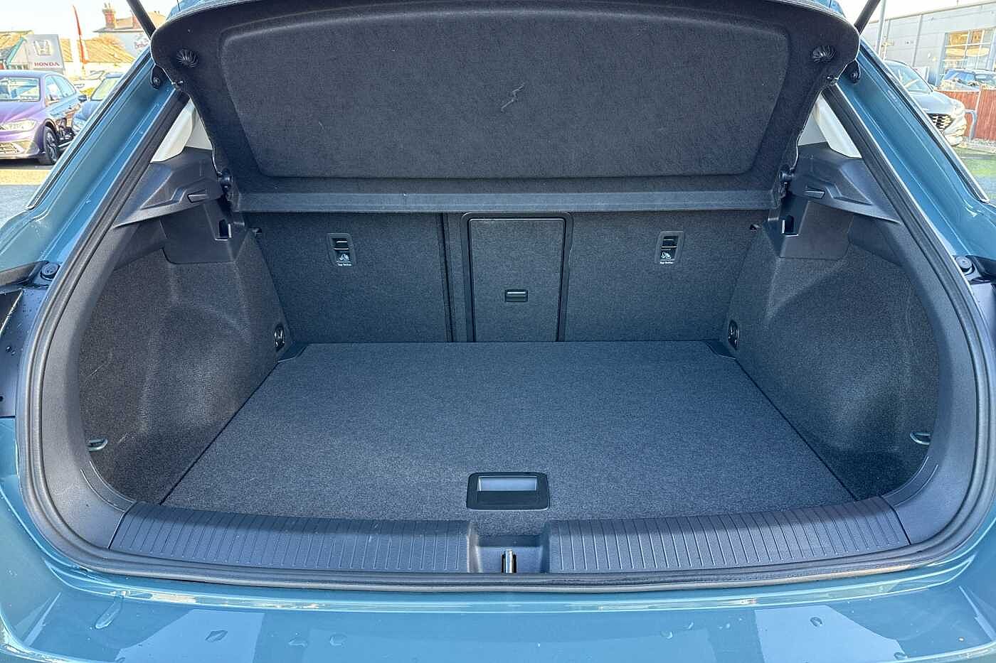 Used Volkswagen T-Roc 2023 for sale - 76539545: Photo 12