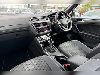 Used Volkswagen Tiguan 2023 for sale - 76190710: Photo 2