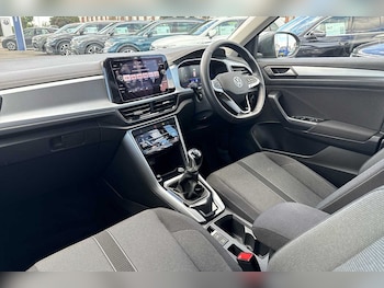 Used Volkswagen T-Roc 2024 for sale - 75721588: Photo